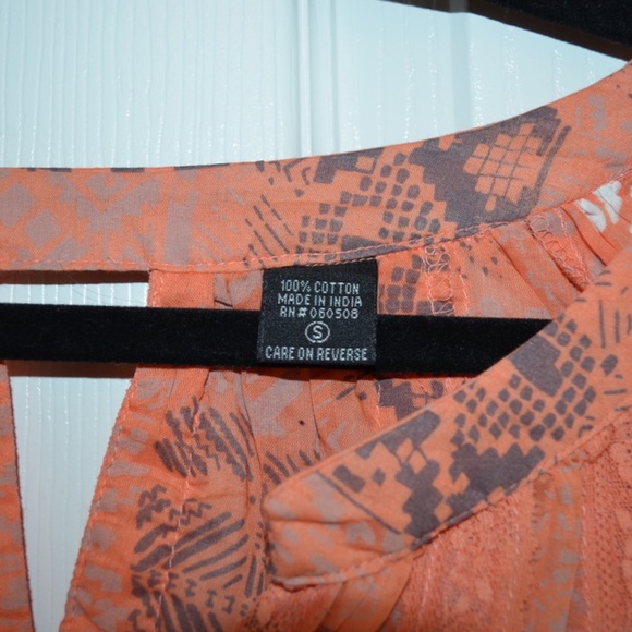 Lace Detail Print Top - Picture 2 of 3